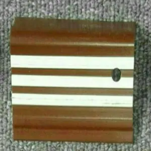 Stepnosing karet / lis tangga coklat garis putih