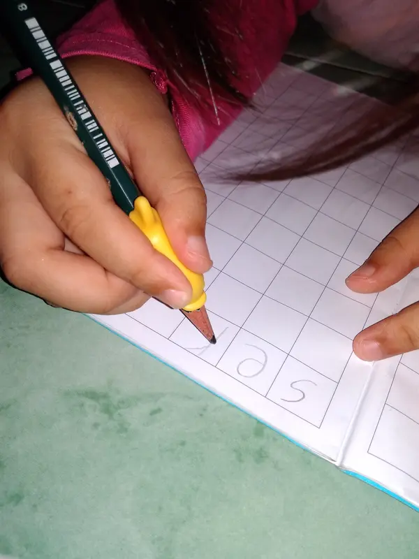 Writing Tool Pencil Grip / Alat Terapi Menulis 2