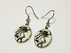 VeE Anting Wanita Titanium batu Giok Putih Oval M2