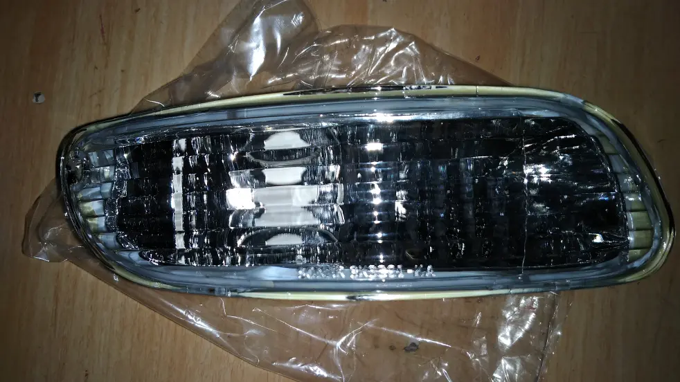 Parts imitasi lampu sein bumper RH Kia Sephia / Timor
