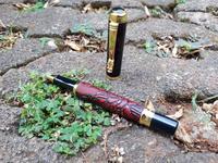 Gambar Pulpen Mewah Dika Wen 891 Classic Red Leather Grape Pattern dari CNC phoneshop Kota Administrasi Jakarta Pusat 3 Tokopedia