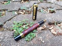 Gambar Pulpen Mewah Dika Wen 891 Classic Red Leather Grape Pattern dari CNC phoneshop Kota Administrasi Jakarta Pusat 2 Tokopedia