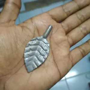 Daun mawar ukuran kecil, ornamen dan aksesoris tralis