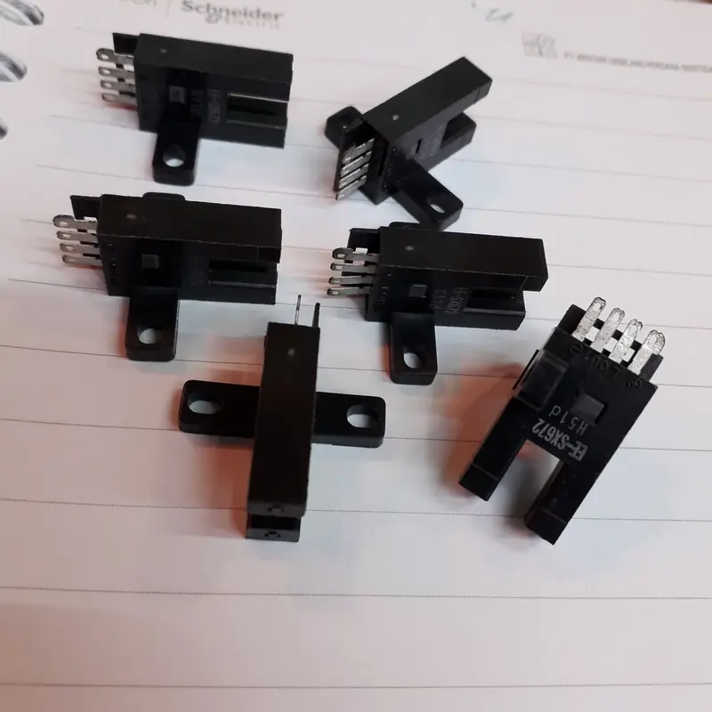 EE-SX672 Omron Photoelectric Sensor 2