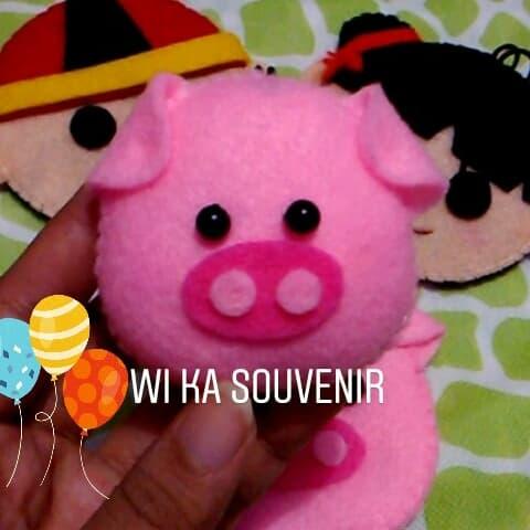 Gambar GANTUNGAN KUNCI PIGGY - PIG - BABI PINK IMUT FLANEL dari Wi Ka Souvenir Kota Semarang Tokopedia