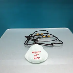 Kalung dengan Liontin Giok (Tali Hitam)