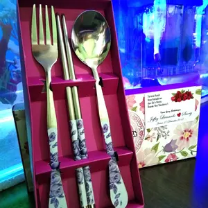 souvenir sendok set bok