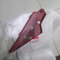 Gambar Honda Cover Side Supra X 125 Kiri Merah 64380-KTM-850CSR Tutup Box Accu Original AHM Ready Stock - Motorcycle dari KUSUMA MAKMUR MOTOR Kab. Jembrana 3 Tokopedia