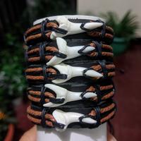 Gambar Gelang Tali kulit Gigi Hiu Kualitas Ekspor - Cokelat dari Gelang Etnik Kab. Jember 1 Tokopedia