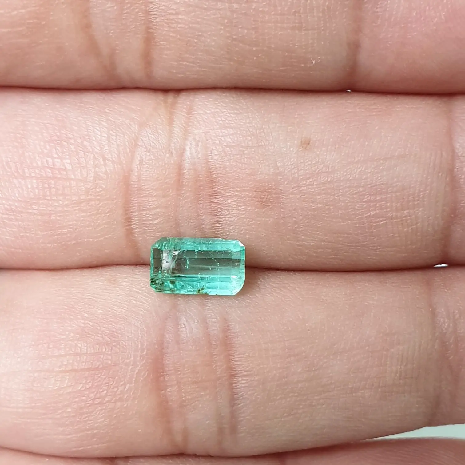 CGL Certified Neon Spark,Minor Oil 1.32 Cts EMERALD Ethiopia