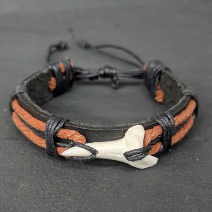 Gambar Gelang Tali kulit Gigi Hiu Kualitas Ekspor - Cokelat dari Gelang Etnik Kab. Jember 4 Tokopedia