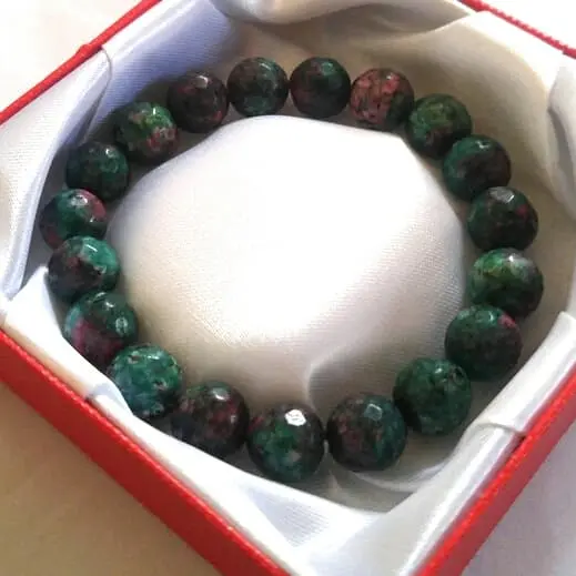 Gelang Ruby Tanzania Cutting Hijau Corak Merah Natural Batu