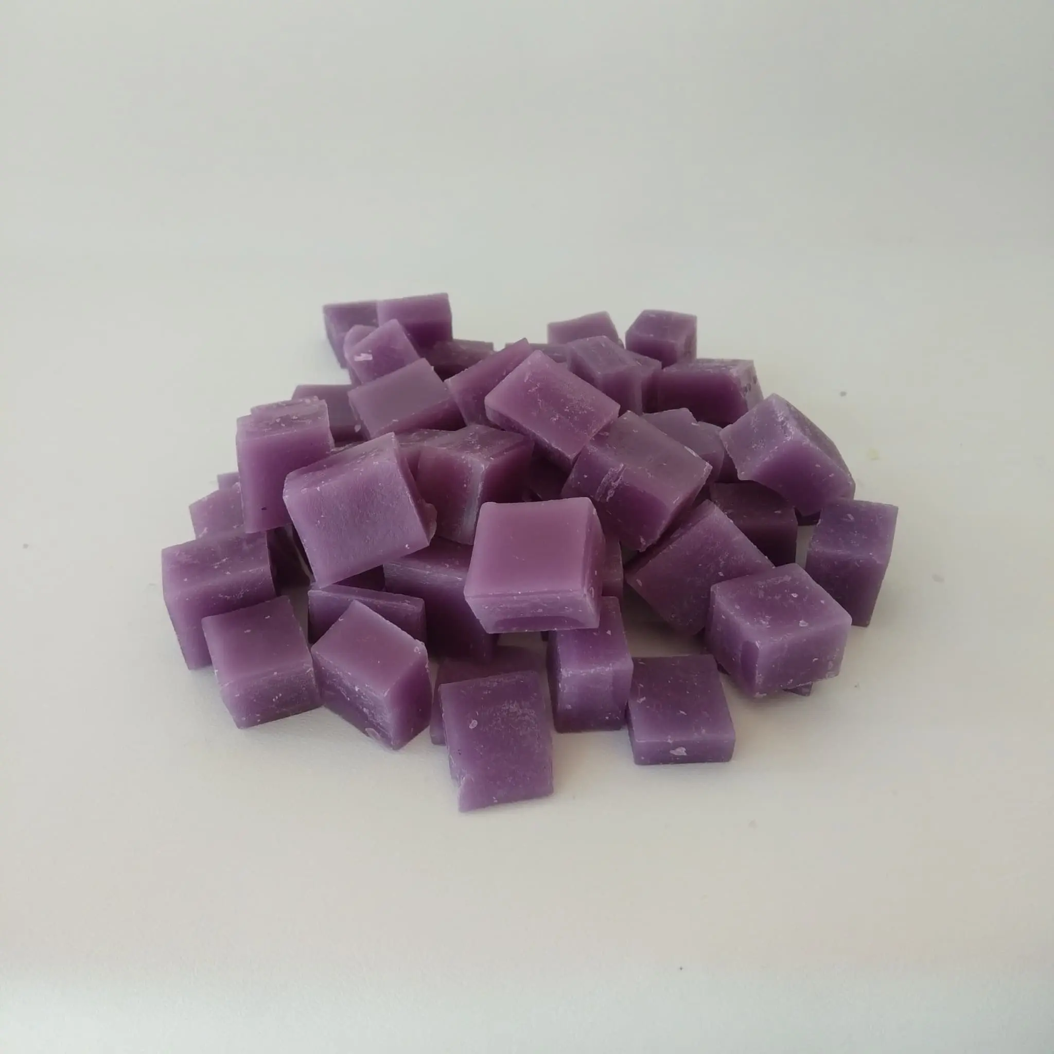 Paraffin wax sachet ungu