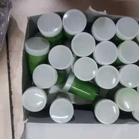 serbuk batu ijo pengkilap logam