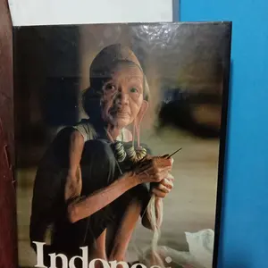 INDONESIA :MANUSIA DAN MASYARAKATNYA