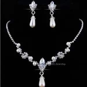 Set Perhiasan - Kalung & Giwang / Anting Pesta - Mutiara Broken White