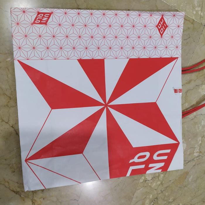 Gambar PAPERBAG / SHOPPING BAG UNIQLO SPECIAL EDITION dari turboz Kota Surabaya Tokopedia