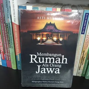 BUKU MEMBANGUN RUMAH ALA ORANG JAWA - ASTI MUSMAN