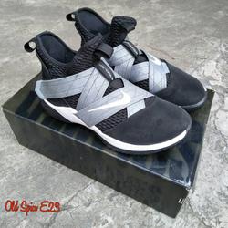 harga lebron soldier 12