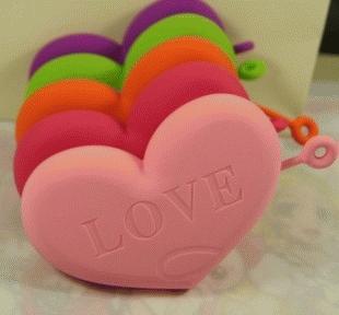 Gambar Dompet Silikon Kecil Berbentuk Hati Dengan Tulisan "LOVE" (11*6cm) dari Ramayana Grosir Surabaya Kota Surabaya Tokopedia