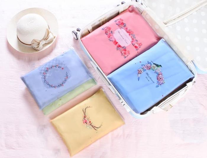Gambar Kantong Plastik Travel dengan Ritsleting (Rangkaian Bunga) (28*40cm) dari Dunia Jasmine Kota Surabaya Tokopedia