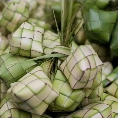 Daun Kelapa Ketupat Jadi Anyaman Kupat Lebaran Kulit Janur Kelapa