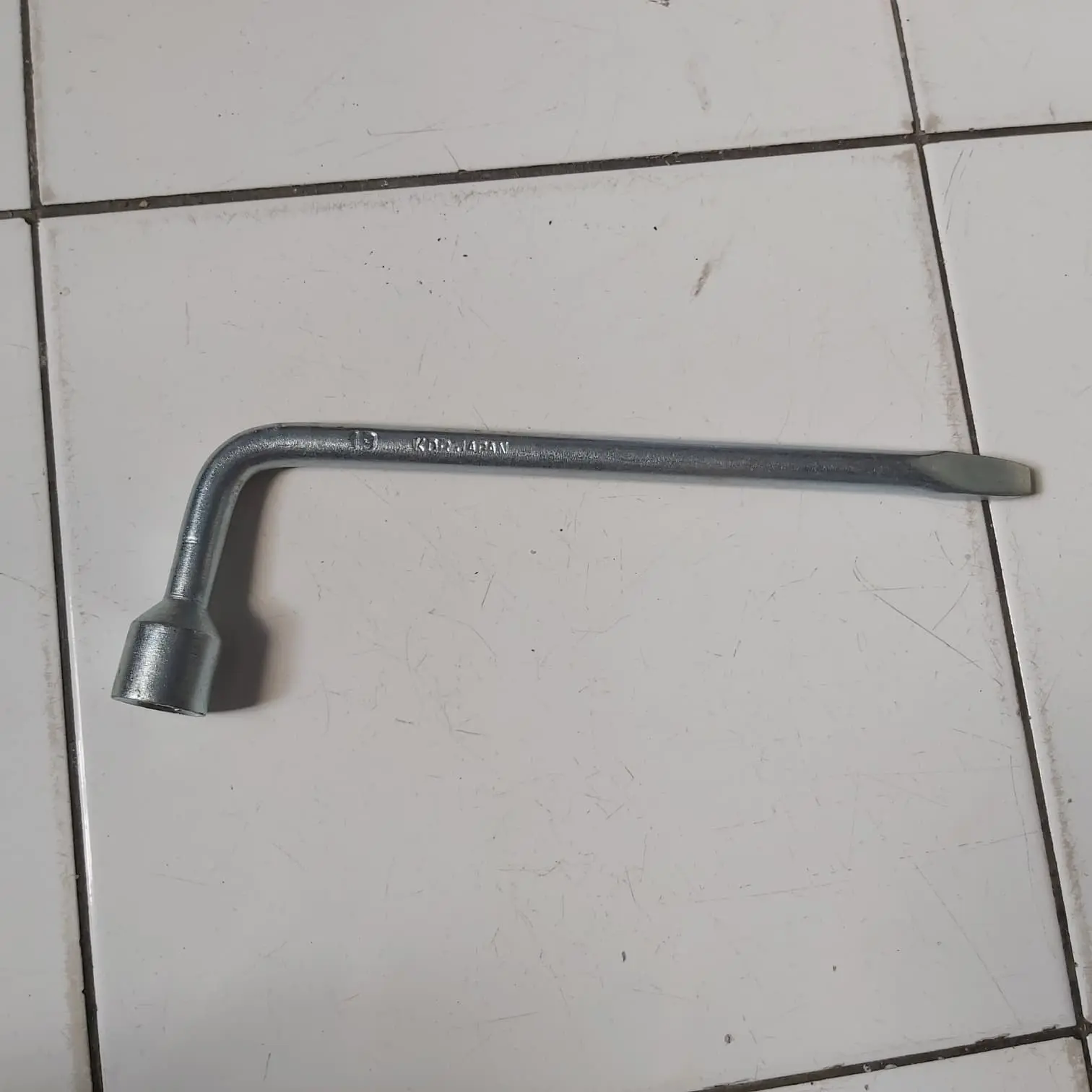 kunci roda mobil 19mm