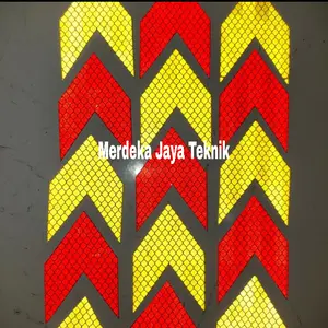 Stiker 3M Reflective Stiker Panah Memantulkan Cahaya Buat Mobil DLL.