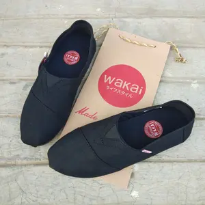 Sepatu Wakai Slip On Kain Kanvas Pria dan Wanita Terbaru Kekinian Promo