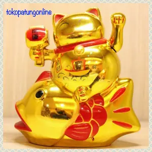 Kucing Maneko Neki Hoki Duduk Ikan Rejeki Emas