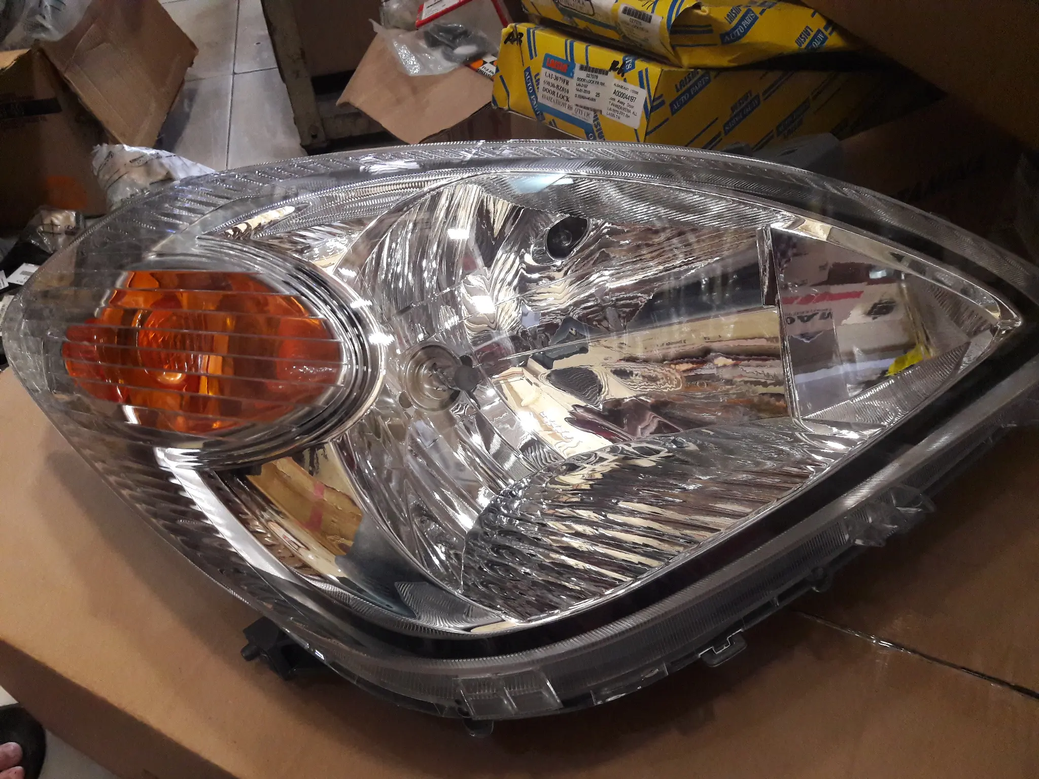 HEAD LAMP ASSY KANAN XENIA ASLI