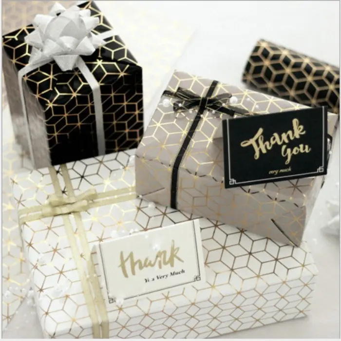kertas kado Green Classic pattern