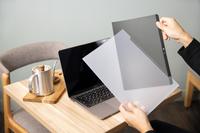 Gambar Anti Gores Spy Privacy Macbook Pro Air 13 Switcheasy EasyProtector - Adhesive / Lem dari SwitchEasy Official Kota Administrasi Jakarta Barat 3 Tokopedia