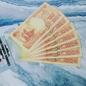 uang kuno koleksian antik 100 rupiah perahu layar 1991 benang emas Hanya sebagai sovenir