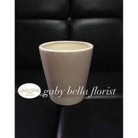 Gambar Pot keramik. (3) Vas keramik. Vas keramik putih. Pot bunga putih. Pot dari Gaby Bella Florist Kota Administrasi Jakarta Selatan 1 Tokopedia