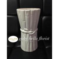 Gambar Pot keramik. (6) Vas keramik. Vas keramik putih. Pot bunga putih. Pot dari Gaby Bella Florist Kota Administrasi Jakarta Selatan 4 Tokopedia