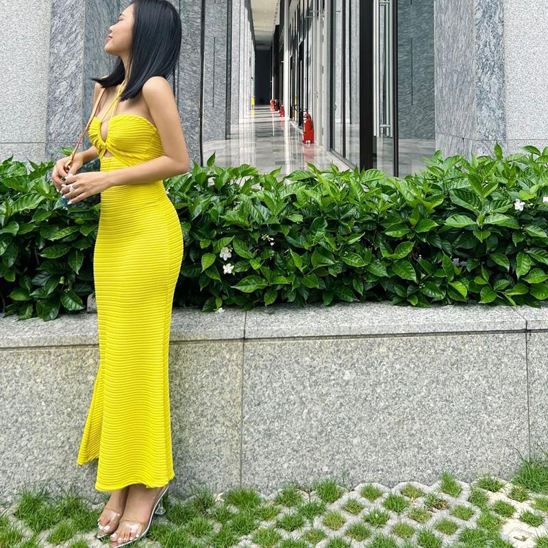 Đầm maxi cổ yếm