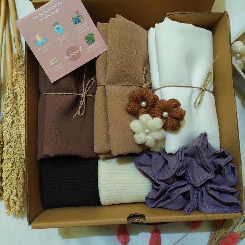 Hampers hijab bella squarre kado ulabgtahun weddin PAKET 3