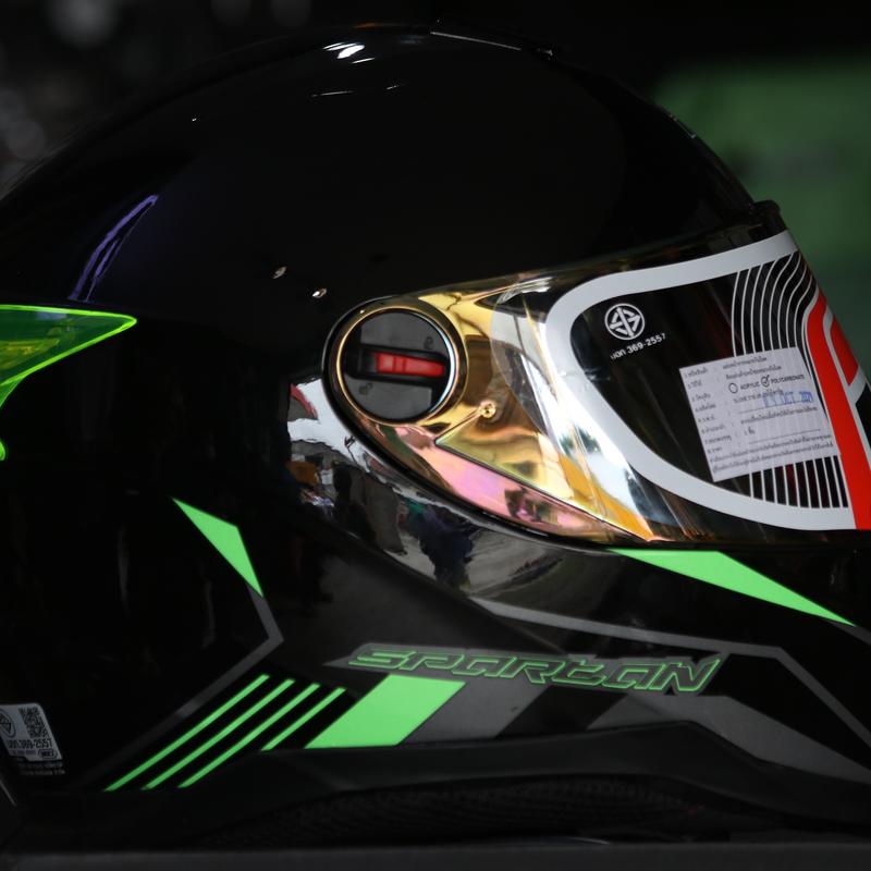 iD helmet  Black Gloss touch of green ,Spartan